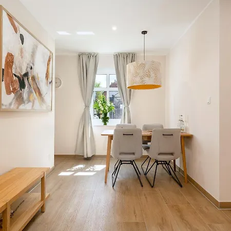 Hafenkiste 3, Neu In Zentraler Lage Mit Garten, 2 Baeder *